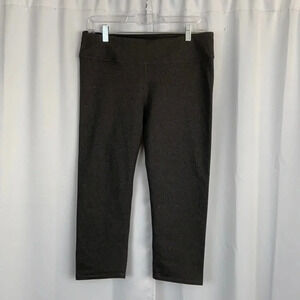 Fabletics New Women’s L‎ Maximum Support Four-Way Stretch Comfort Capri Leggings